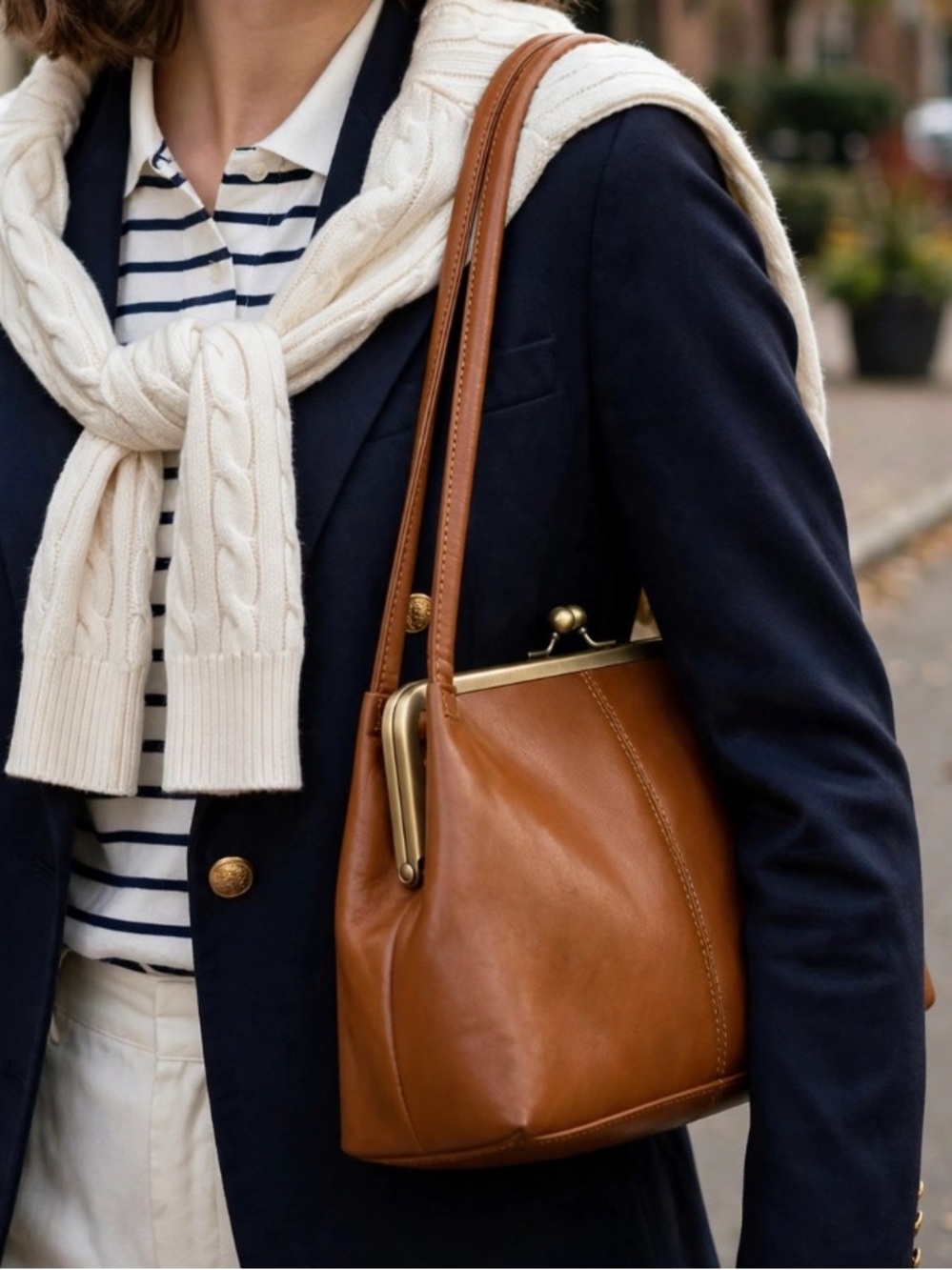 Hobo International || Vintage Kiss Lock Leather Shoulder Bag Tan Brown